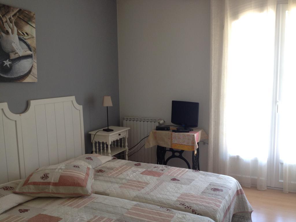 Logis Du Comte Bed & Breakfast Suze-la-Rousse Exterior photo